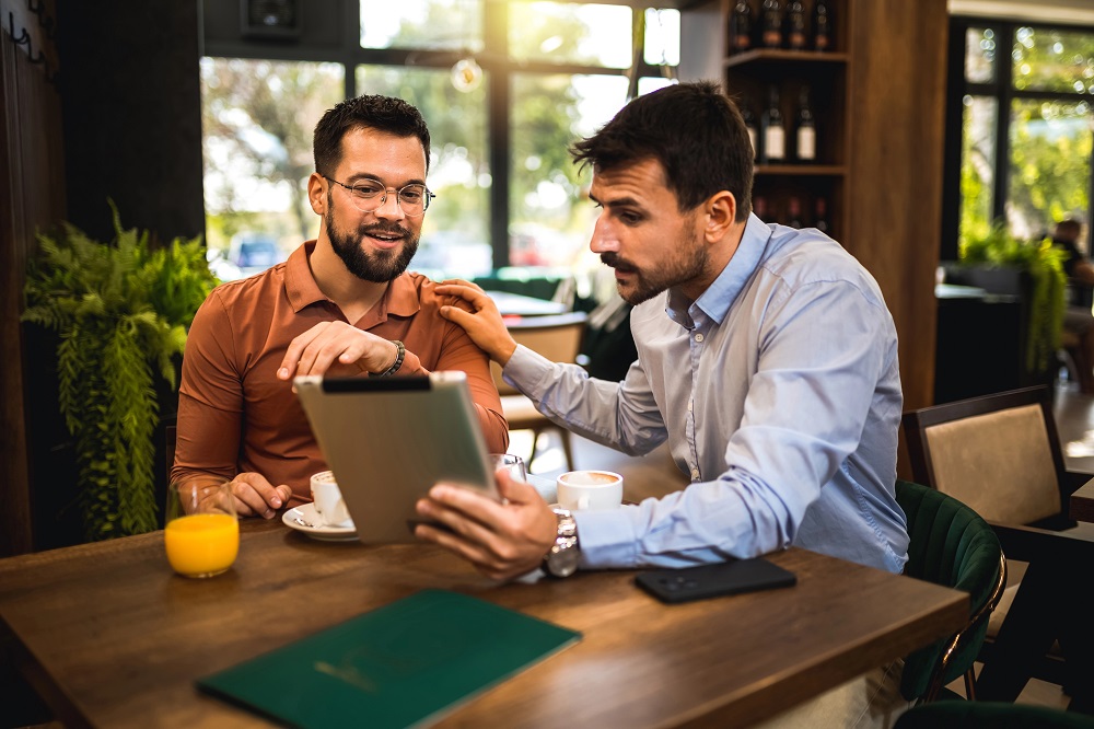 Fractional CMO guiding CEOs, business owners, and marketing teams to prevent stalled growth and deliver scalable leadership