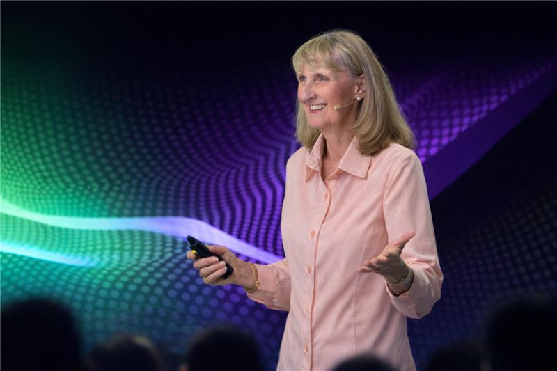 Image of Kendra Speaking